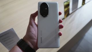 My first impressions of the Honor 200 Pro camera phone – Look out Samsung!