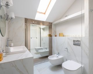 Small bathroom with white and marble surfaces