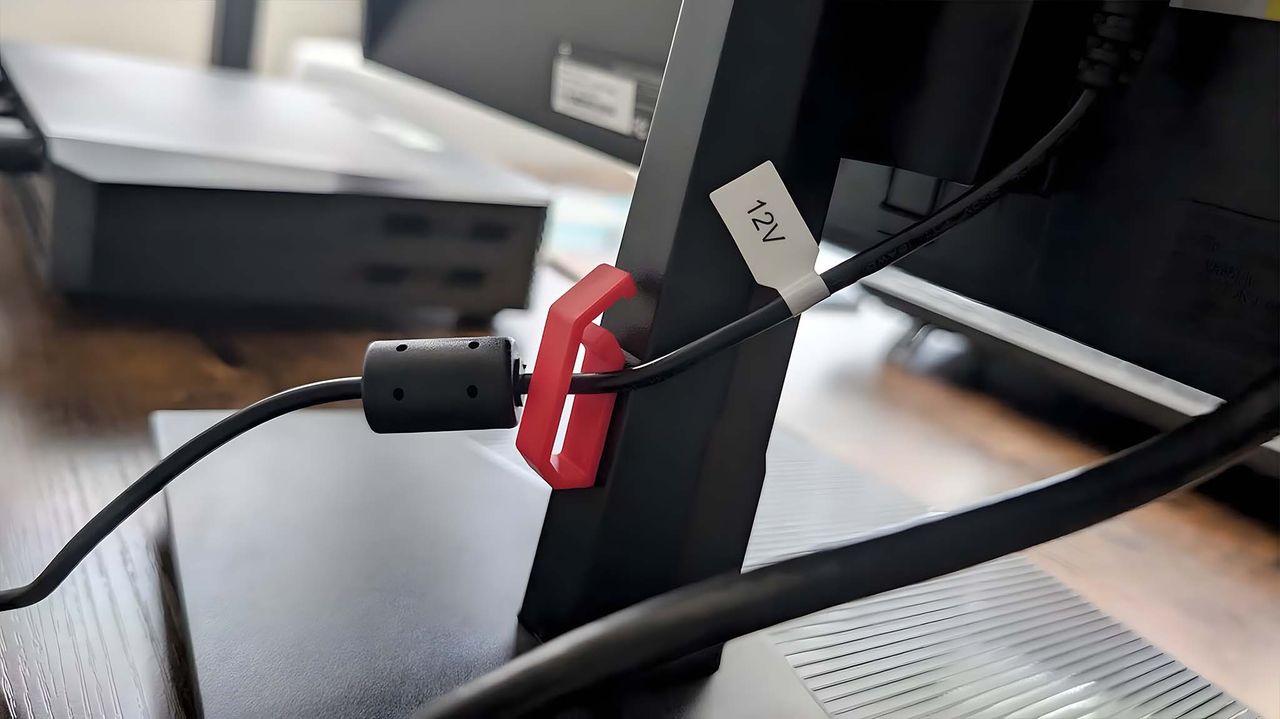 Titan Army P2510S cable clip.