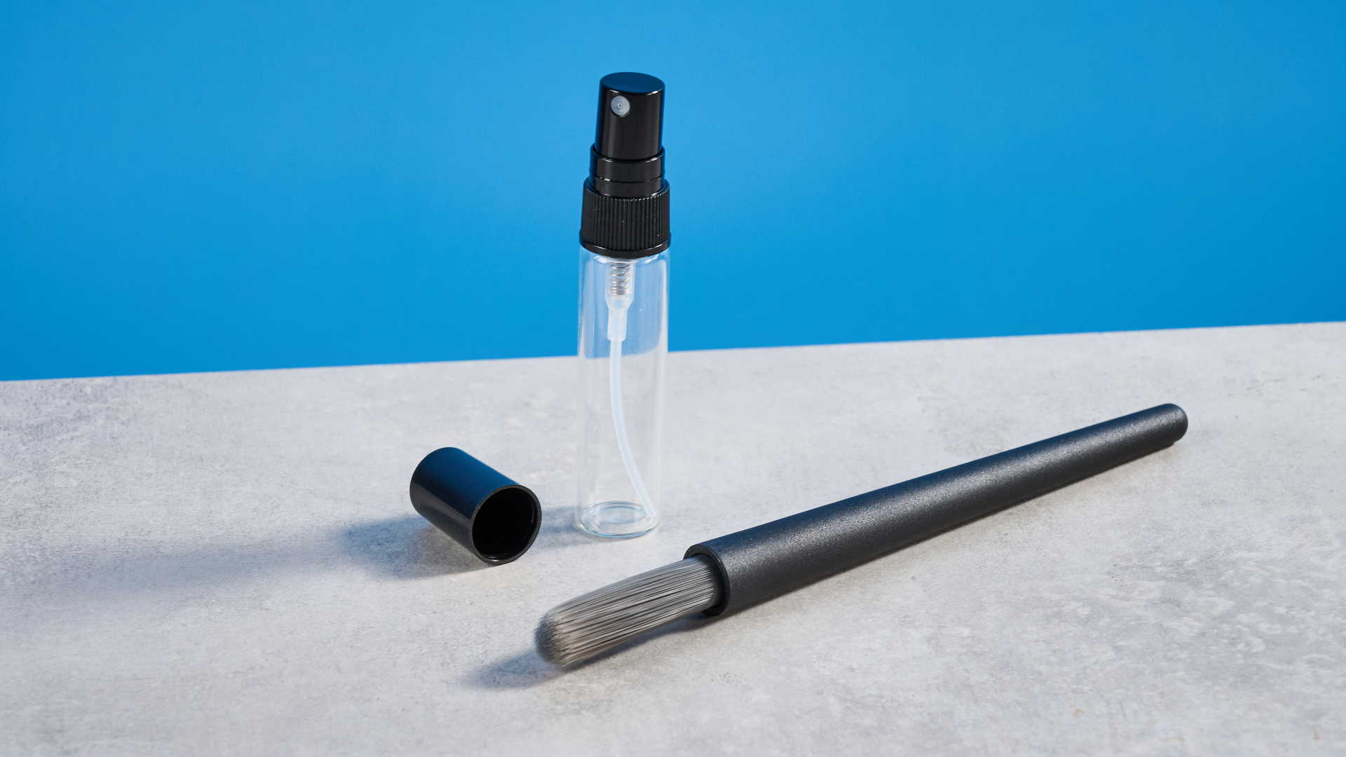 the wirsh geimori gu38 coffee grinder in black with a walnut hopper lid photographed against the blue tom's guide background