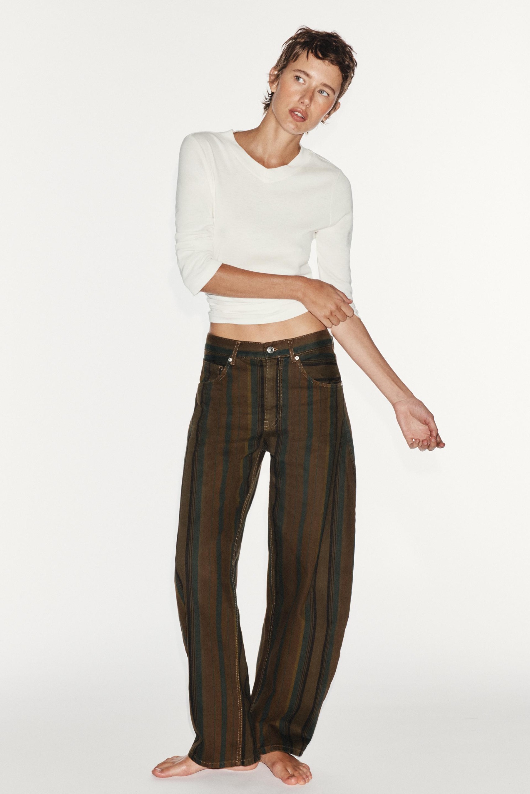 Trf Mid-Waist Striped Barrel Jeans - Stripes - 4