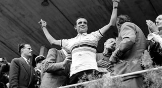 Ercole Baldini in the rainbow jersey in Reims in 1958