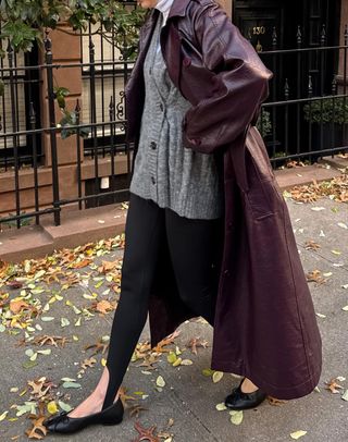 Basics to Wear With Leggings: @trendingwithtinsley wears leggings with ballet flats, a grey cardigan and maxi coat