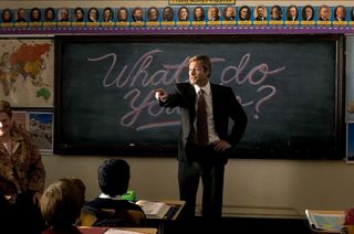 Aaron Eckhart as Nick Naylor speaks to a classroom of elementary school students in Thank You For Smoking