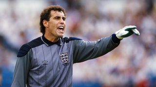 MONTERREY, MEXICO - JUNE 03: England goalkeeper Peter Shilton in action during the FIFA 1986 World Cup match between Portugal and England on June 3, 1986 in Monterrey, Mexico. (Photo by David Cannon/Allsport/Getty Images)
