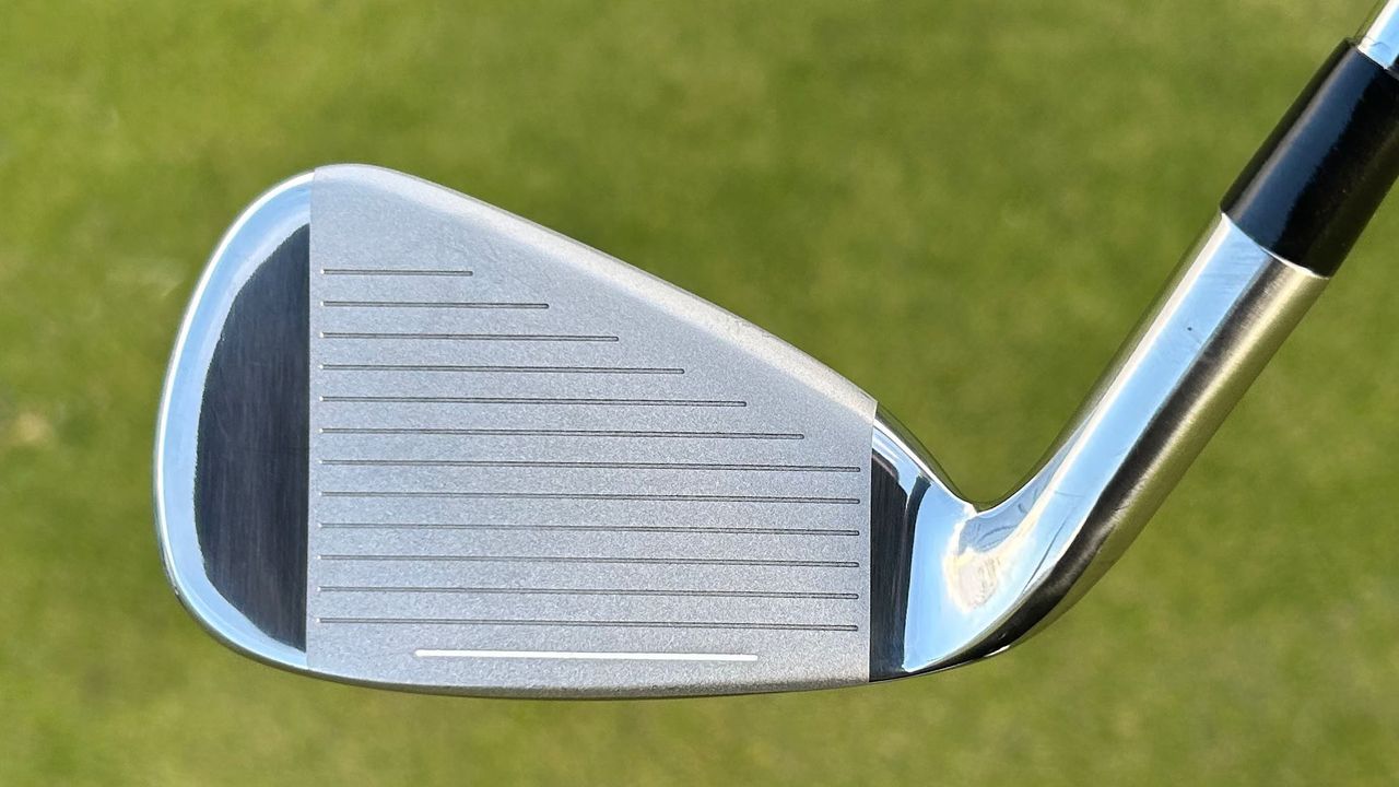 Photo of the 7 iron in the Tour Edge Hot Launch C524 Irons