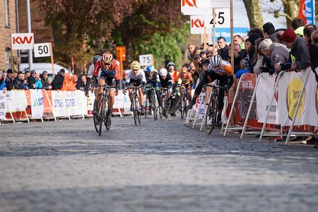 Christine Majerus (Boels Dolmans) sprints to victory as Marianne Vos crashes out at Dwars door de Westhoek 2016