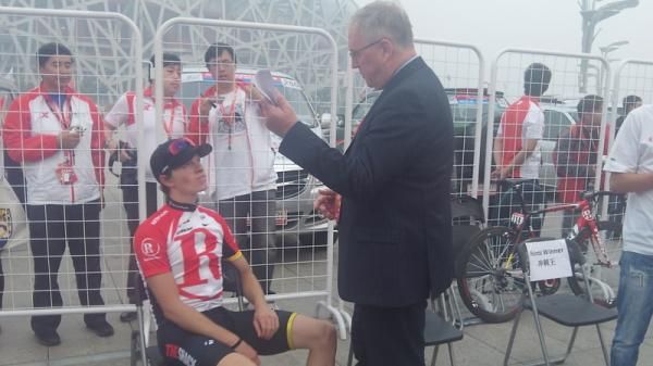 UCI President Pat McQuaid talks with best young rider Ben King.