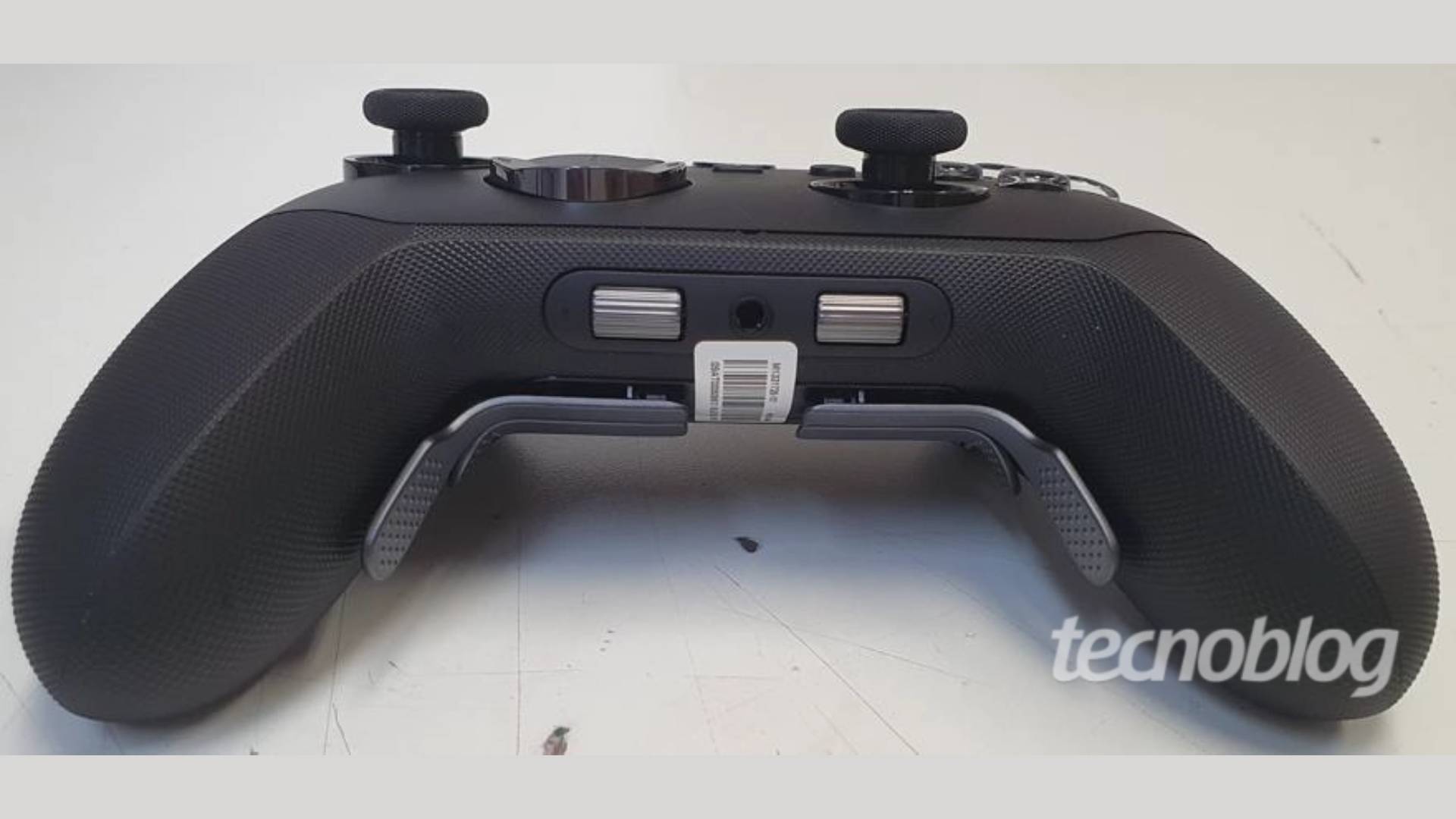 Leaked photos of Xbox Elite Controller Series 3 in black with button scroll wheels next to 3.5mm headphone jack.