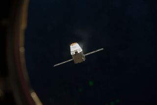 SpaceX Dragon Arrives