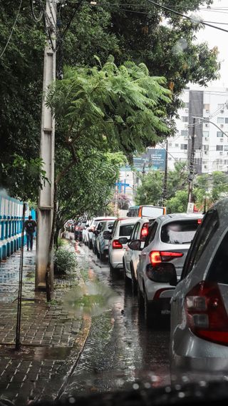 A row of cars winds around a road