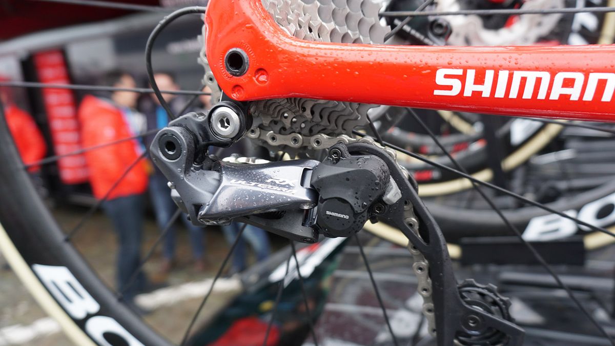 Jasper Stuyven had the new Shimano Ultegra RX clutch rear derailleur on his spare Trek Domane