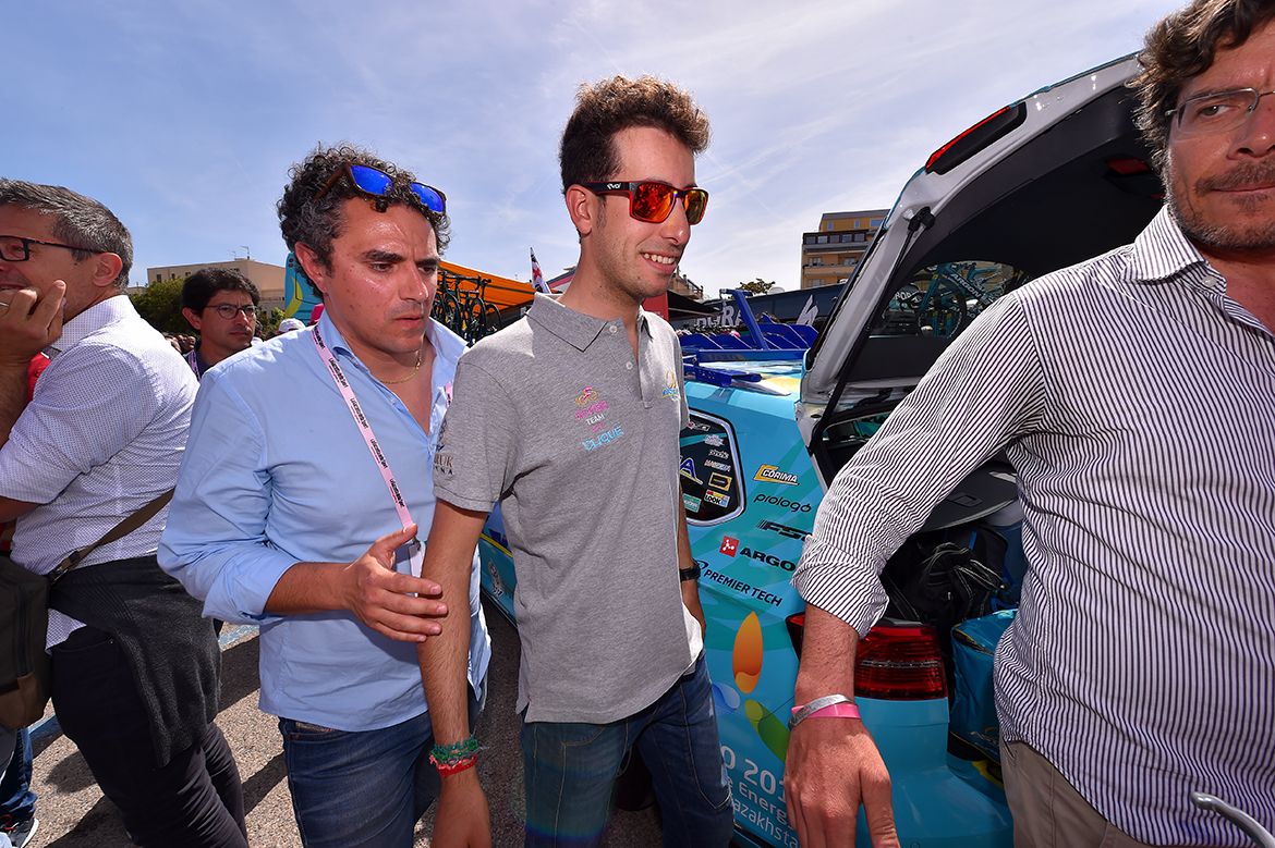 Fabio Aru at the start in Sardinia