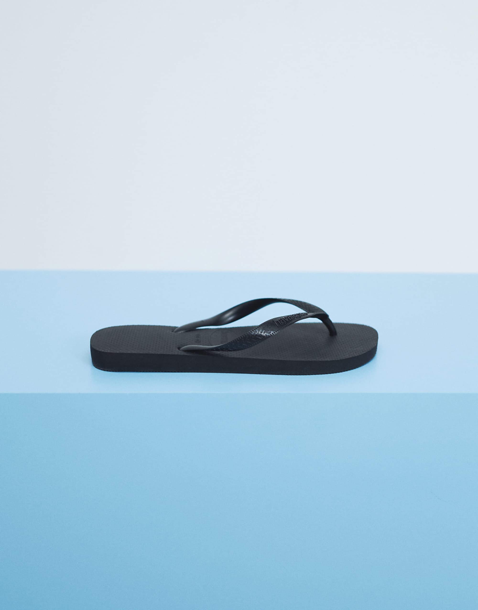 Havaianas Unisex Flip Flops in Black
