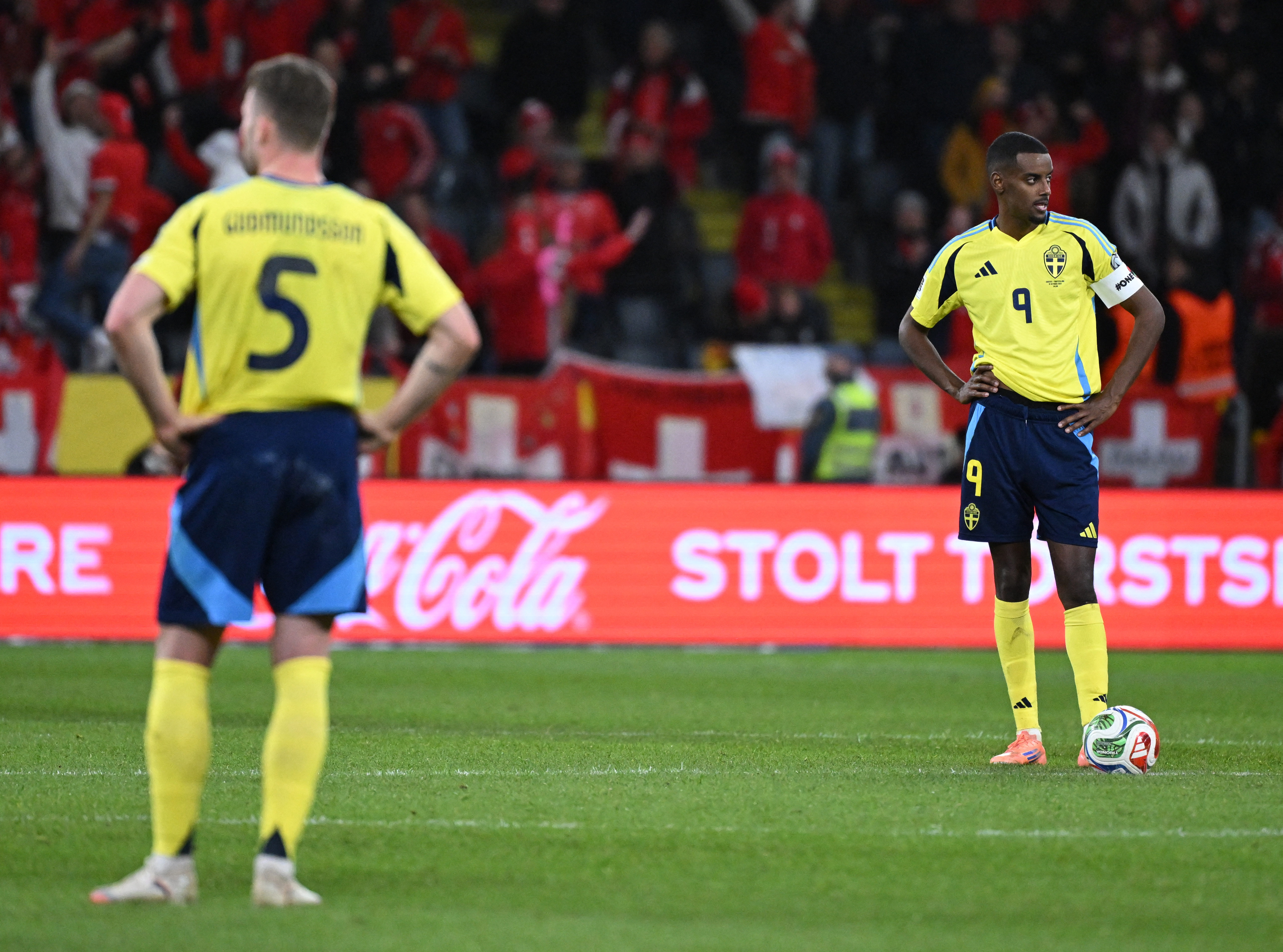 Sweden&#039;s forward #09 Alexander Isak reacts after the second goal for Switzerland during the 2026 World Cup qualifiers Europe zone group B football match between Sweden and Switzerland on October 10, 2025 in Solna, Sweden. (Photo by Jonathan Nackstrand / AFP)