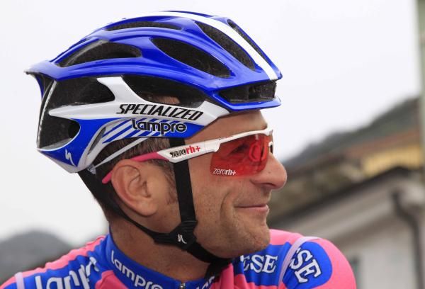 Michele Scarponi (Lampre-ISD) in relaxed mood at the start.
