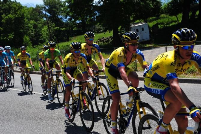 The Tinkoff-Saxo protect Alberto Contador