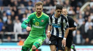 Newcastle United's Spanish striker Ayoze Perez (R) vies with Sunderland's German defender Jan Kirchhoff during the English Premier League football match between Newcastle United and Sunderland at St James' Park in Newcastle-upon-Tyne, north east England on March 20, 2016. The game finished 1-1. (Photo by LINDSEY PARNABY / AFP) / RESTRICTED TO EDITORIAL USE. No use with unauthorized audio, video, data, fixture lists, club/league logos or 'live' services. Online in-match use limited to 75 images, no video emulation. No use in betting, games or single club/league/player publications. / (Photo by LINDSEY PARNABY/AFP via Getty Images)