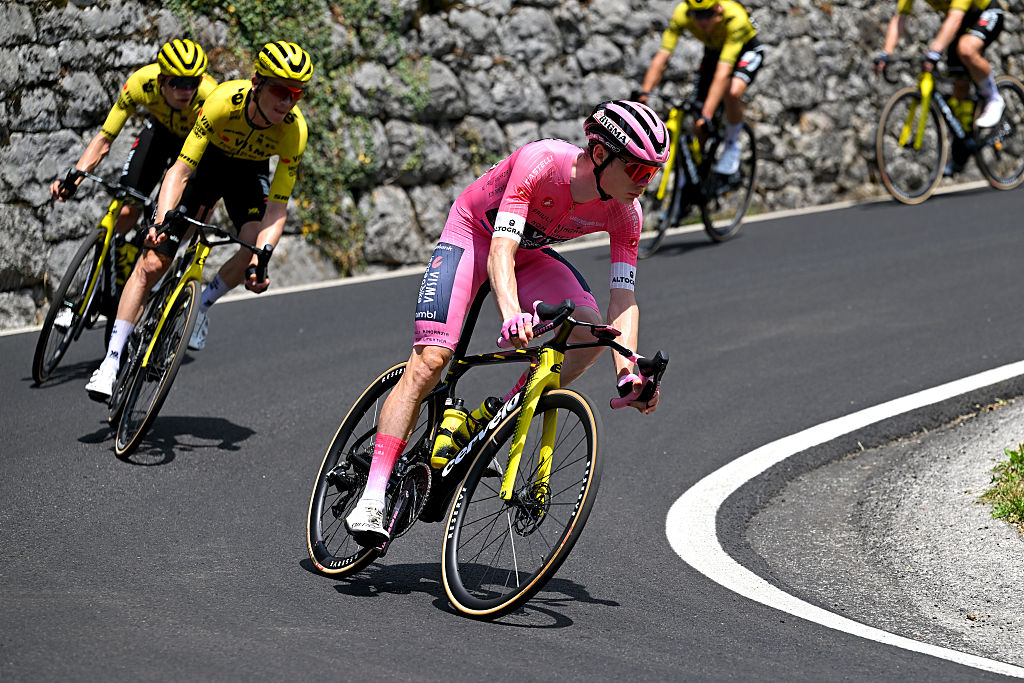 PIANCAVALLO, ITALY - MAY 30: Jonas Vingegaard of Denmark and Team Visma | Lease a Bike - Pink Leader Jersey competes during the 109th Giro d&amp;amp;apos;Italia 2026, Stage 20 a 200km stage from Gemona del Friuli to Piancavallo 1289m / #UCIWT / on May 30, 2026 in Piancavallo, Italy. (Photo by Tim de Waele/Getty Images)