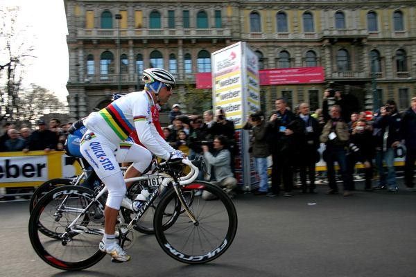 Paolo Bettini (Quickstep-Innergetic) on the roads of La Classicissima
