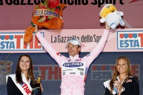 Di Luca is looking more and more like the champ as each stage goes by.