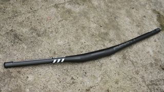 Deity Skywire 35mm Carbon handlebar seen from above on the floor