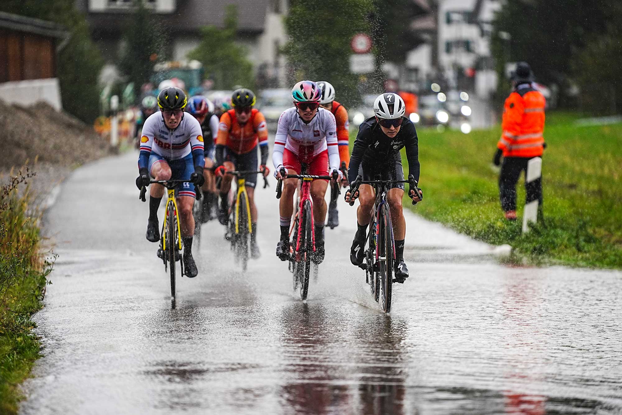 Picture by Zac WilliamsSWpixcom 28092024 2024 UCI Road and Paracycling Road World Championships Zurich Switzerland Women Elite Road Race