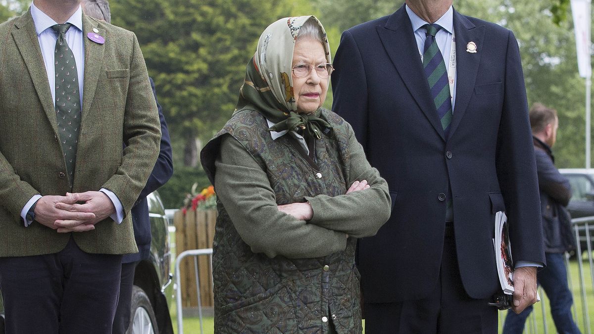 La reine Elizabeth révèle qu'elle s'ennuyait lors du couronnement de son père