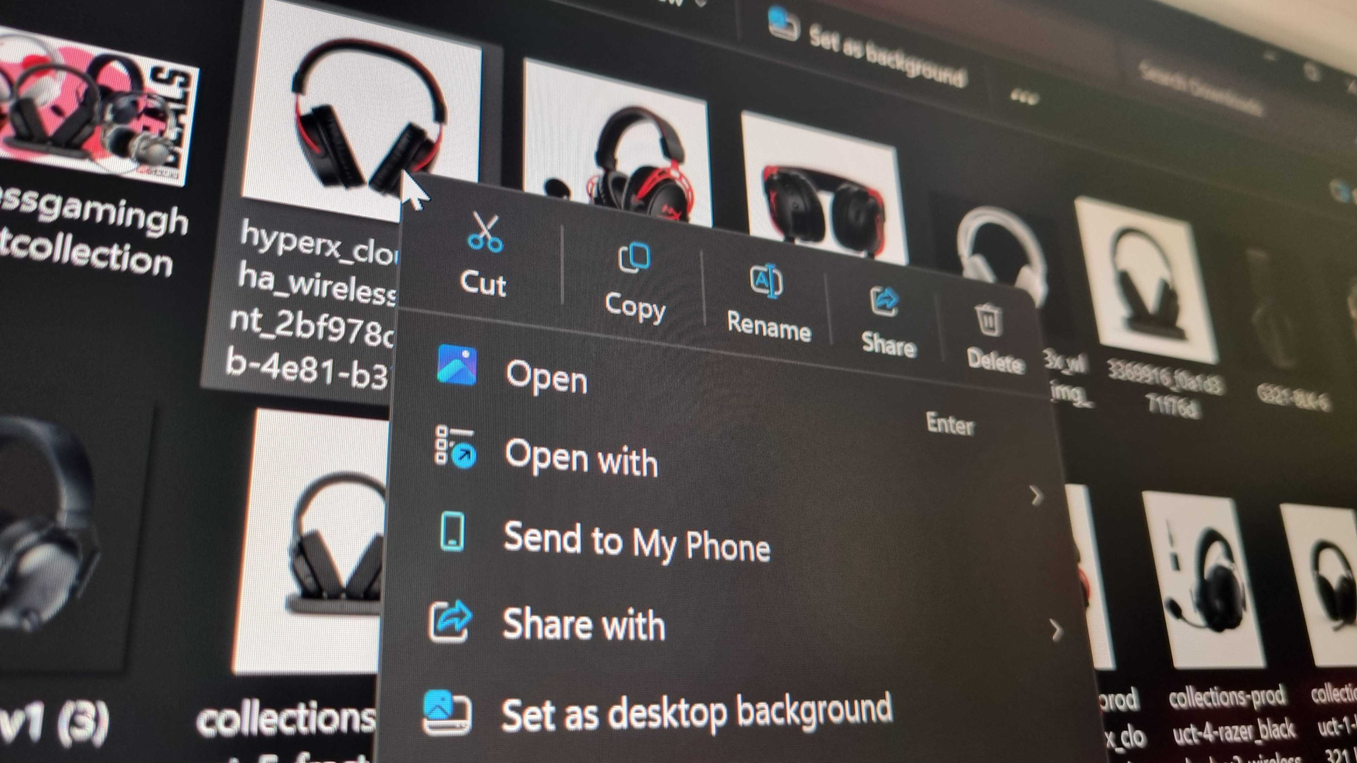 Right-clicking a photo on Windows 11.