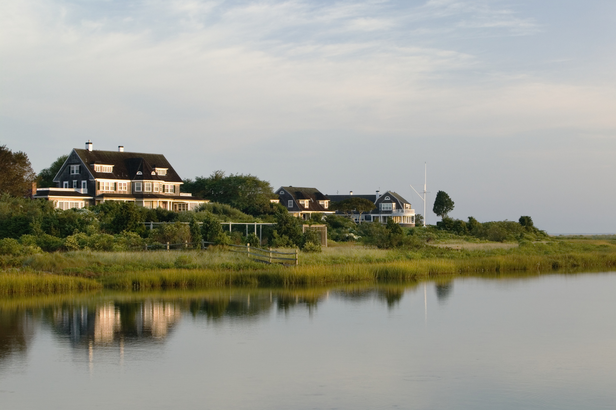 Houses along North Water Street in Edgartown on Martha&#039;s Vineyard, Massachusetts, USA.