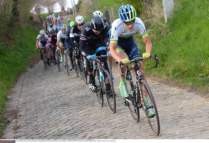 Jens Keukeleire (Orica-GreenEdge) leads the peloton up the Oude Kwaremont