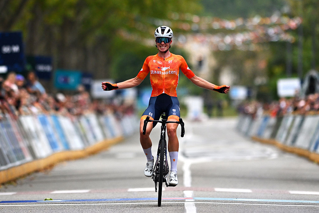 GUILHERAND-GRANGES, FRANCE - OCTOBER 04: Demi Vollering of Team Netherlands celebrates at finish line as gold medalist during the 31st UEC Road Cycling European Championships 2025 - Women&amp;apos;s Elite Road Race a 116.1km one day race from Guilherand-Granges to Guilherand-Granges on October 04, 2025 in Guilherand-Granges, France. (Photo by Billy Ceusters/Getty Images)