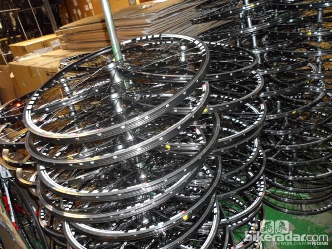In-house wheel building at Lapierre