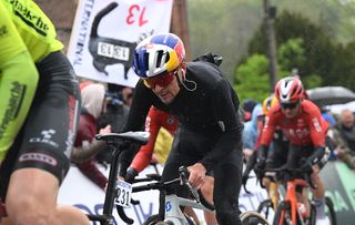 Tom Pidcock races up the Mur de Huy during the 2025 La Flèche Wallonne