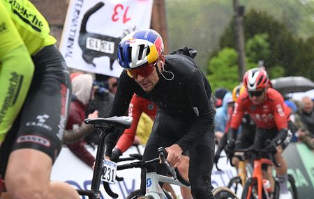 Tom Pidcock races up the Mur de Huy during the 2025 La Fl&egrave;che Wallonne