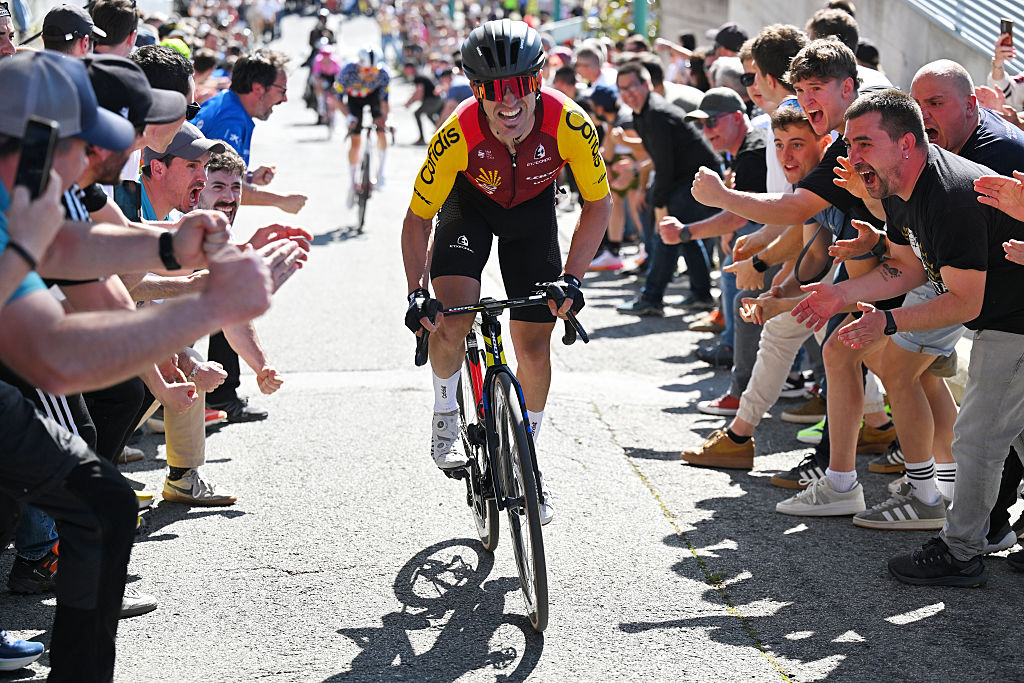 Ion Izagirre en route to winning the GP Miguel Indurain in 2026