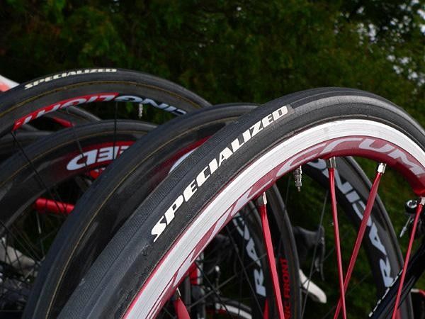 This is not a Specialized Mondo tubular tire mounted on the wheels of Quickstep-Innergetic.