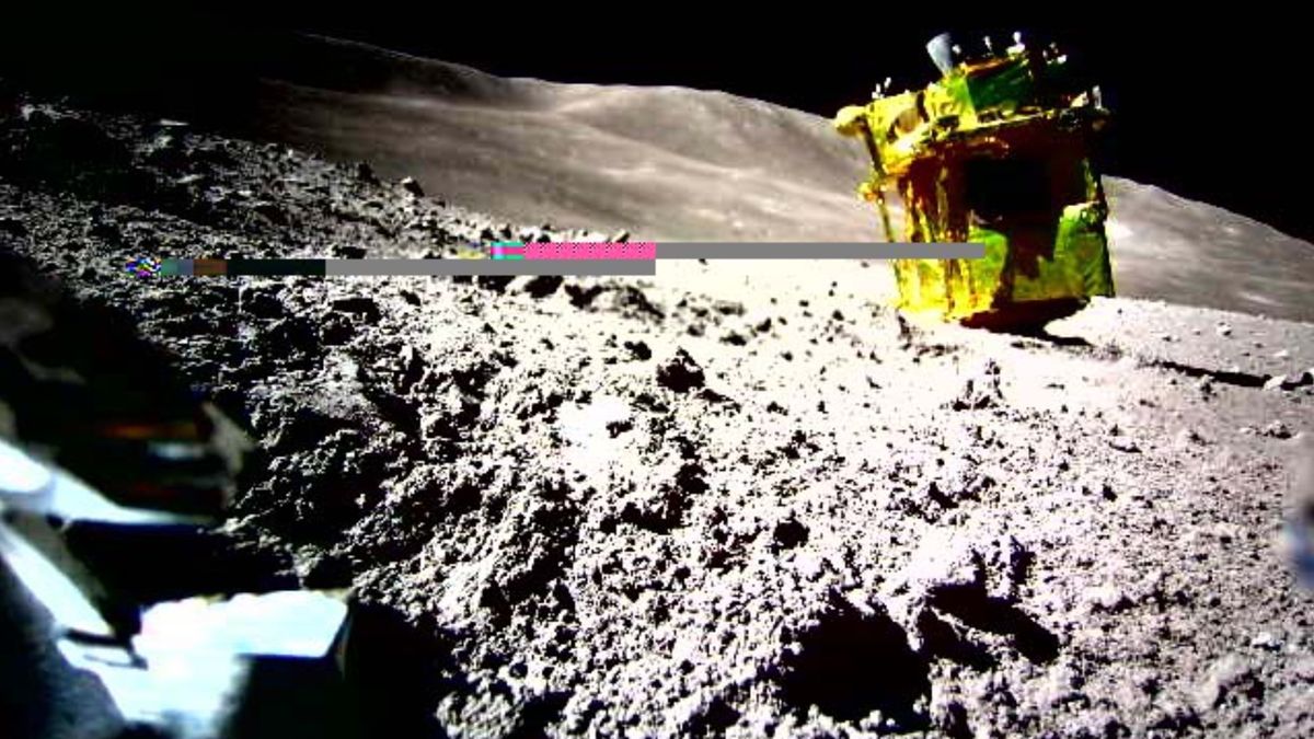 月面で撮影された日本の月着陸船SLIM（写真）