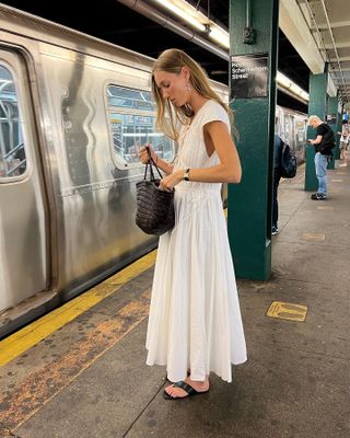 Influencer wearing thong sandals and a dress.