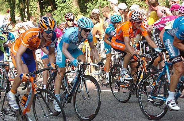 Levi Leipheimer (Gerolsteiner) keeps it going