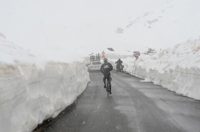 A Lotto Belisol rider takes it easy on the descent
