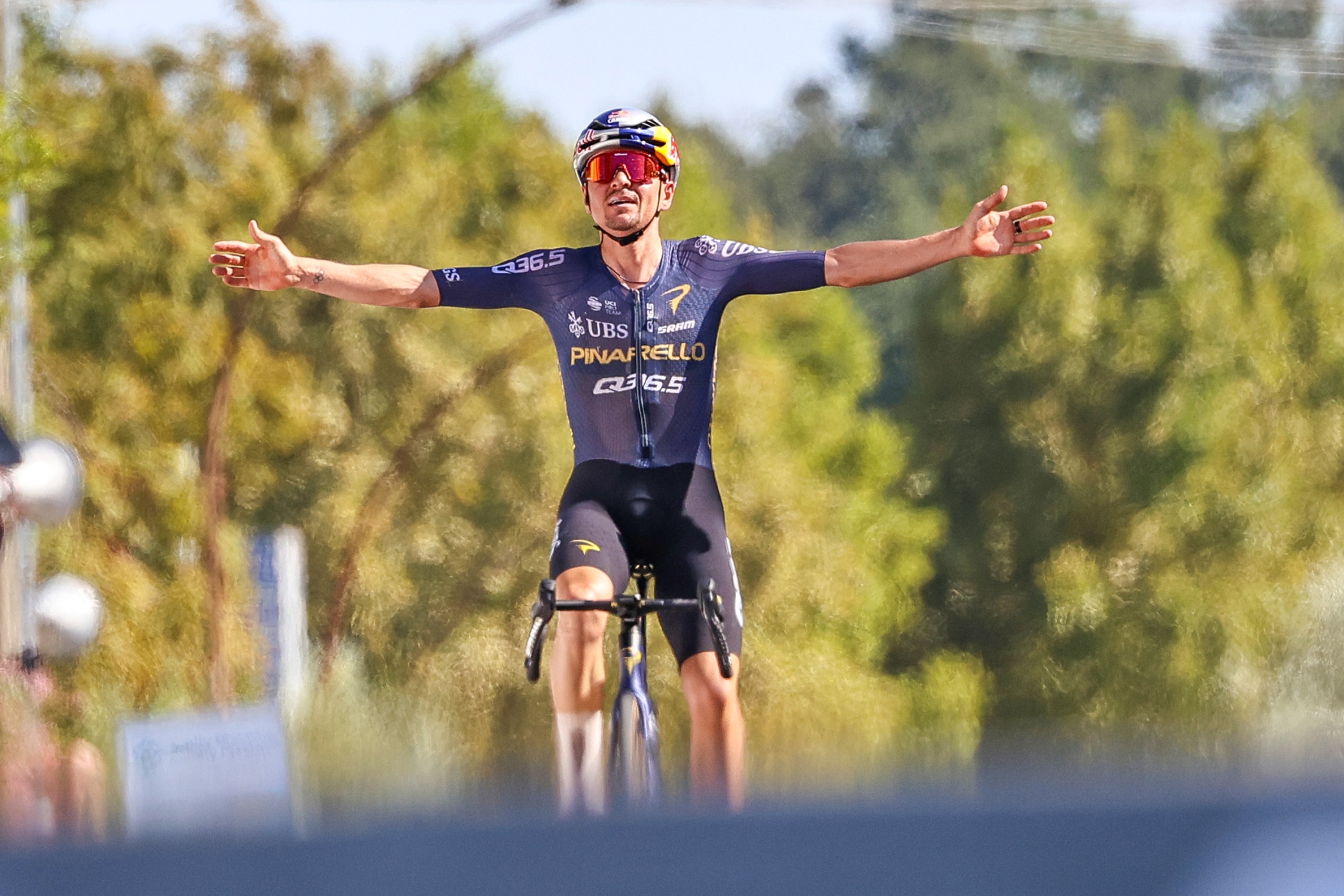 Tom Pidcock celebrates