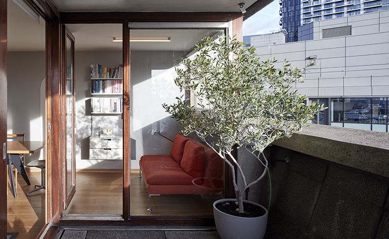 East London based Quinn Architects, headed by Laurence Quinn have just completed a Barbican Type 3C tower apartment renovation; Quinn’s own family home