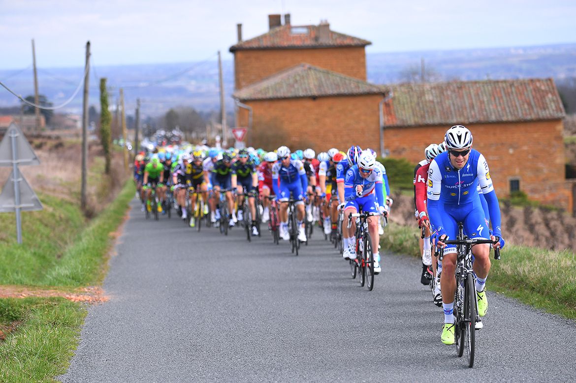 The peloton on stage 5 of Paris-Nice