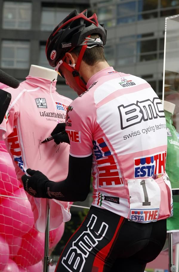 Cadel Evans has some jersey-signing duties before stage 3.