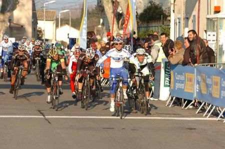 Nacer Bouhanni (FDJ-BigMat) wins stage 1