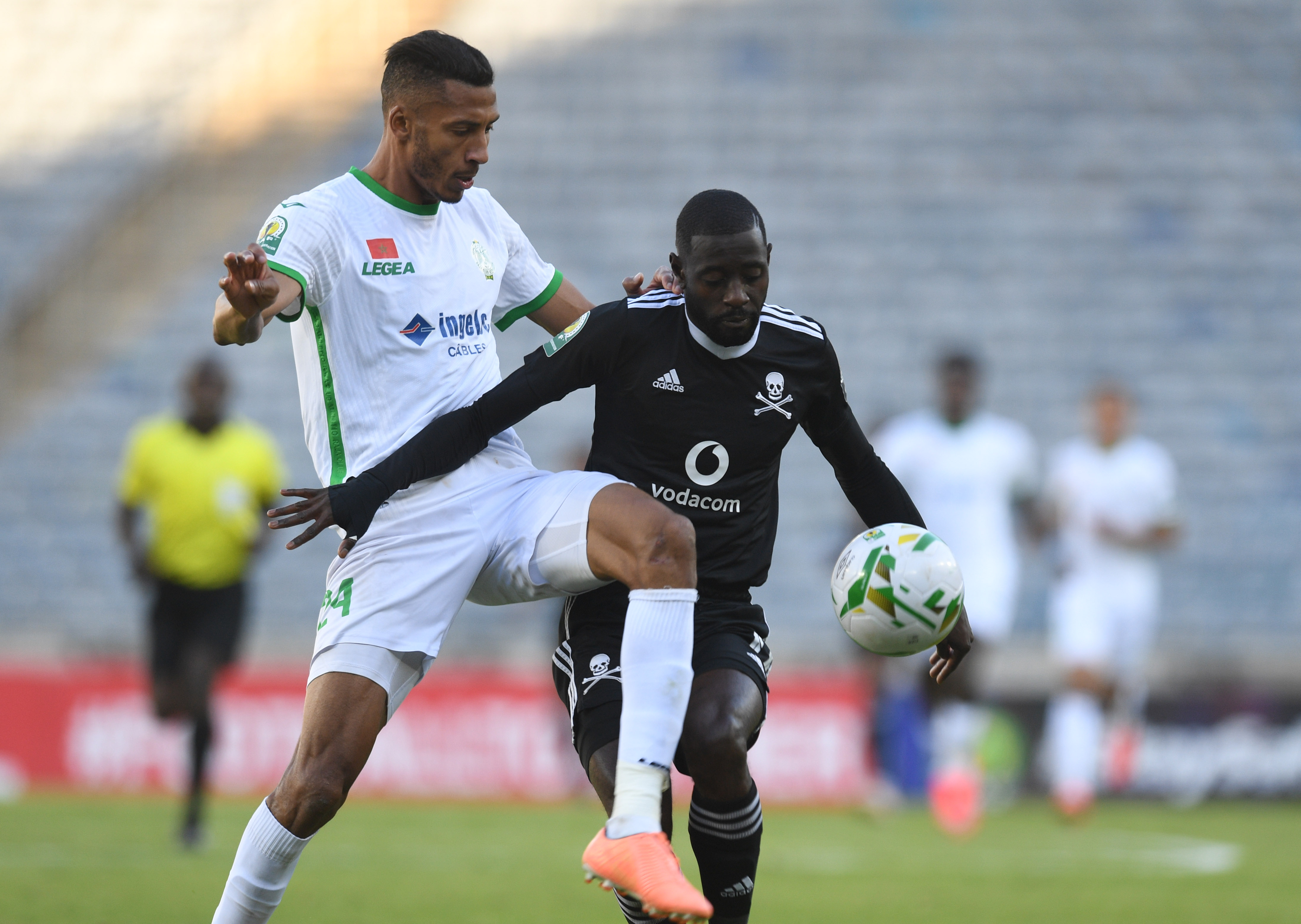 Deon Hotto of Orlando Pirates challenges Marouane Hadhoudi of Raja Casablanca