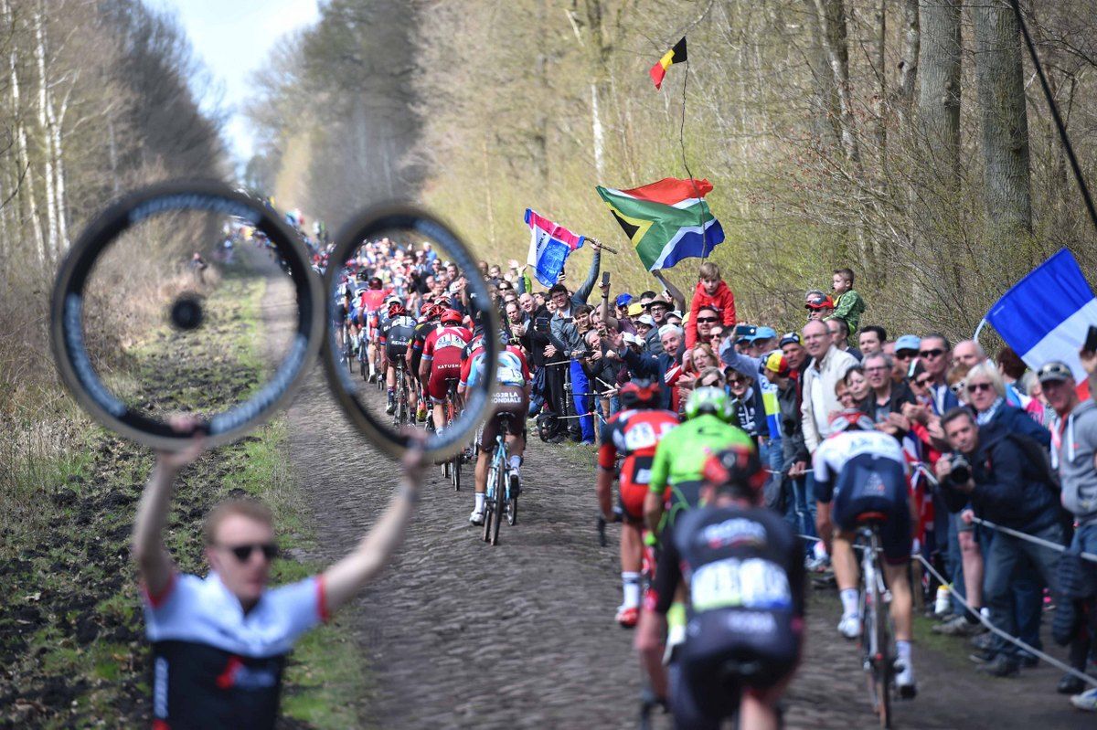 The Arenberg was filled with fans and spare wheels once again