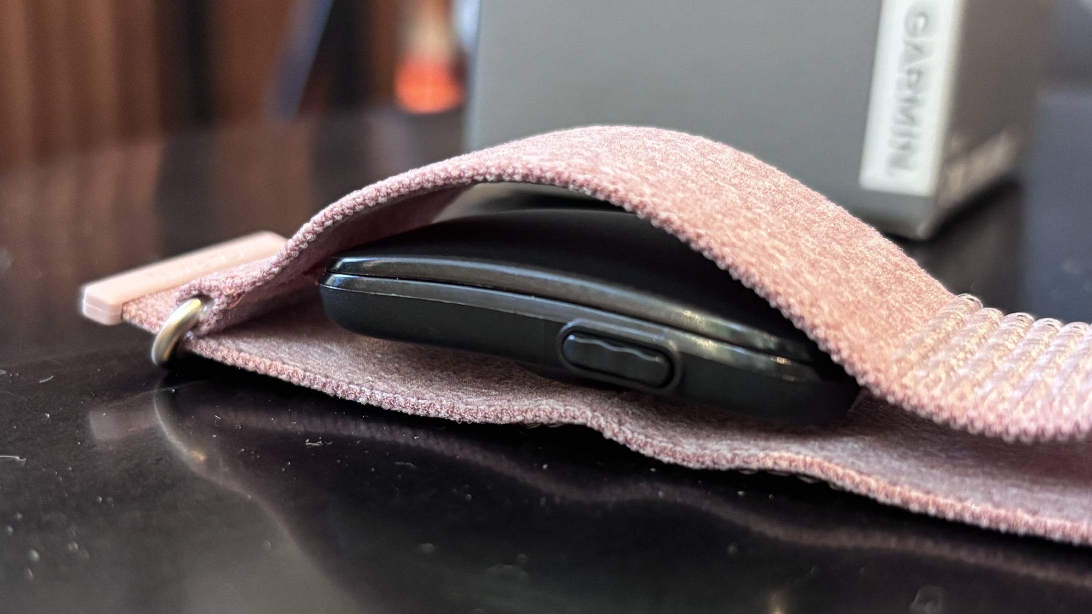 Garmin Cirqa in Mauve on black table