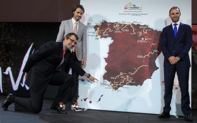 Vuelta director Javier Guillen, joined on stage by Samuel Sanchez and Alejandro Valverde, points to Jerez de la Frontera, the host city for the 2014 Vuelta's opening stage